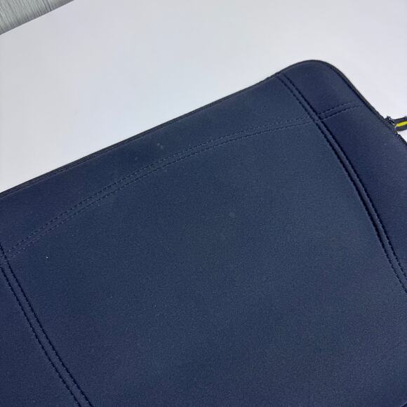 Targus Sleeve fits Laptop Bag 15-Inch MacBook Pro Black Neoprene Soft Case - Picture 5 of 12